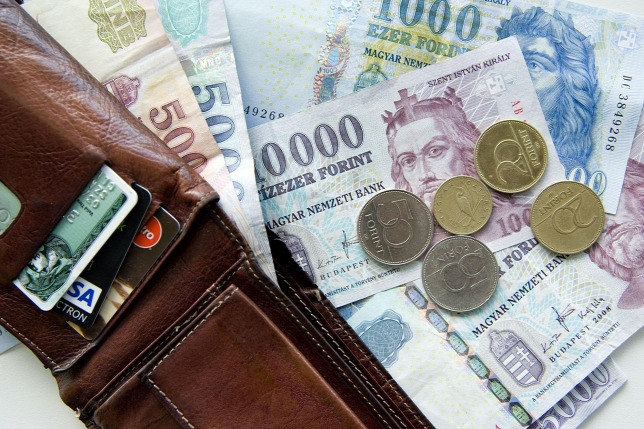 Megszületett a megállapodás a 2021-es minimálbérről és a garantált bérminimum összegéről