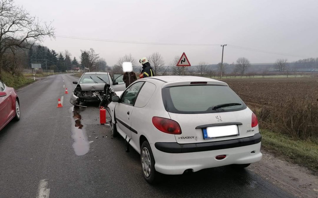 Frontális baleset a Sápi bekötőnél