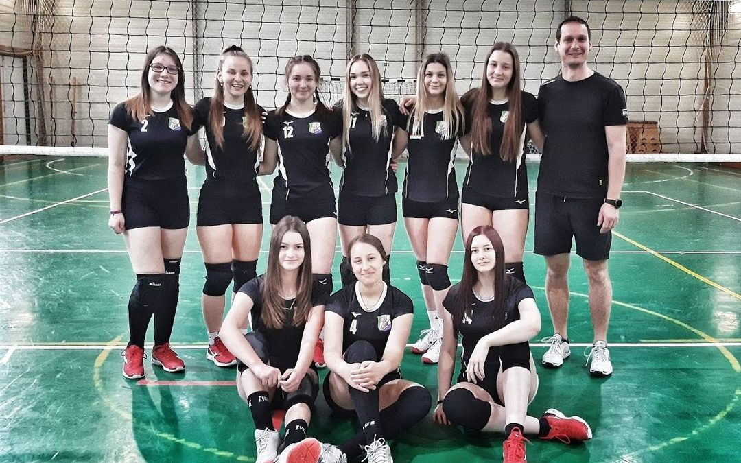 Röplabda – (U17 lány) Tata ellen győzelem, Pécs ellen szoros vereség