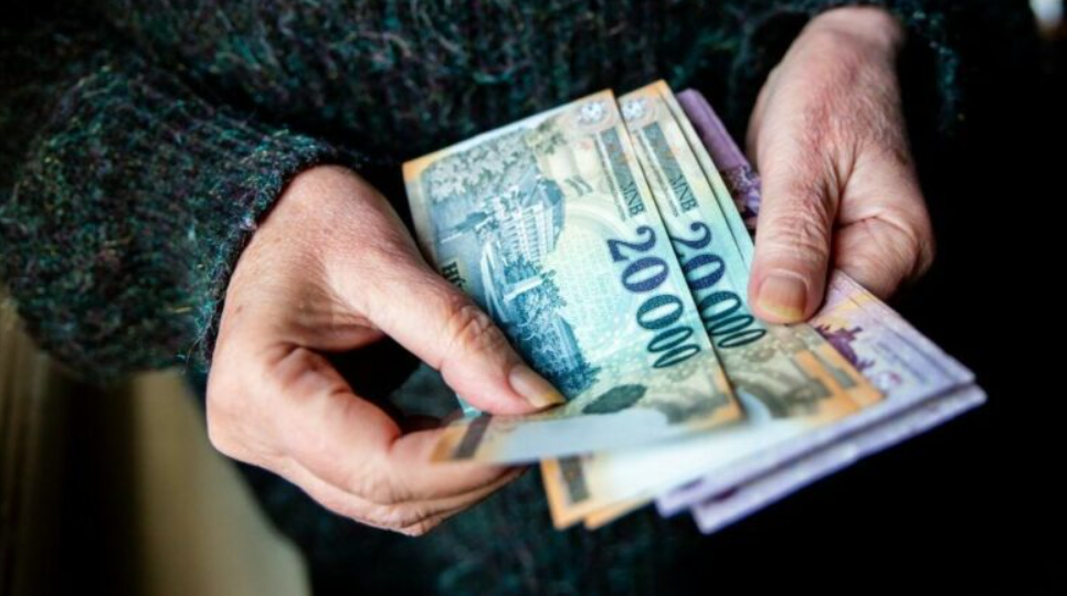 Szakértői vélemény szerint novemberben jöhet majd nagyobb nyugdíjkiegészítés